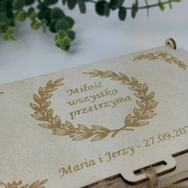 Pudełko na Pieniądze z Życzeniami na Ślub: Miłość wszystko przetrzyma