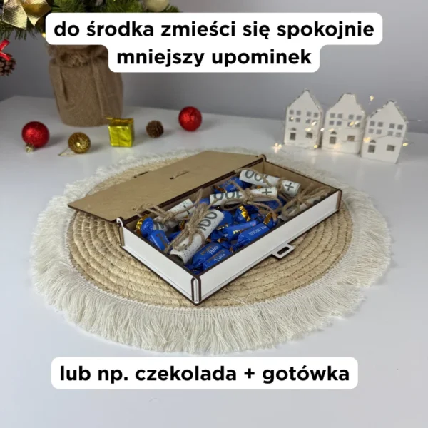 Pudełeczko prezentowe z życzeniami i bombką 2w1