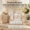Personalizowana Dekoracja „Razem od…" z Imionami i Rokiem (Para na Ławce)