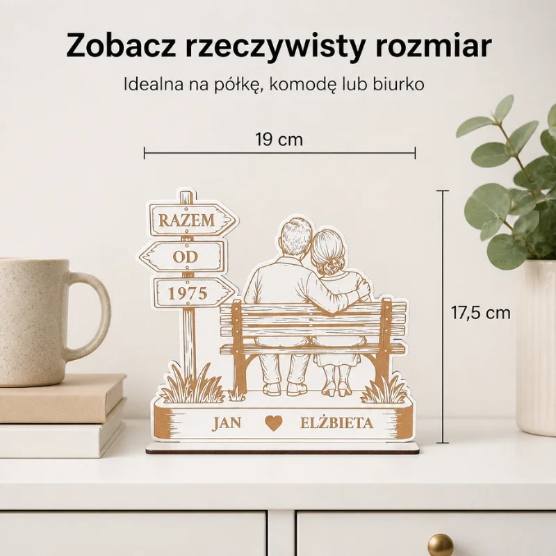 Rozmiar dekoracji 19 cm szerokości na 17,5 cm wysokości